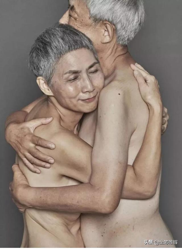 他把我抱在怀里一次一次亲吻
